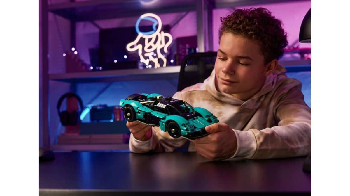 شتر aston-martin-valkyrie