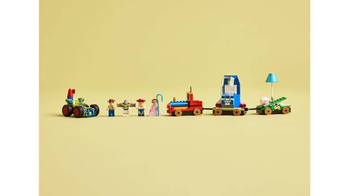 شتر toy-story-celebration-train-and-rc-car