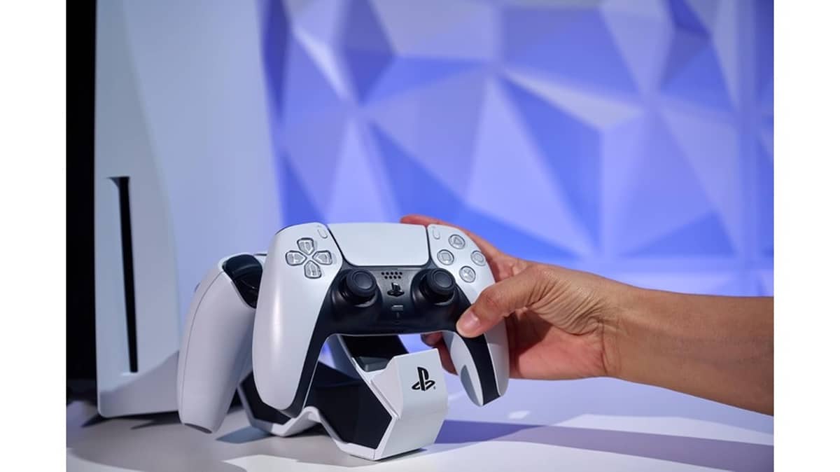 buy powera-twin-charging-station-ps5-control