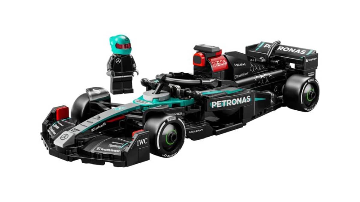 شتر mercedes-amg-f1-w15-race-car