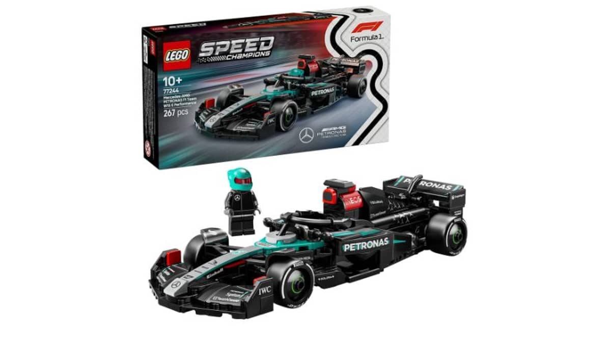 شتر mercedes-amg-f1-w15-race-car