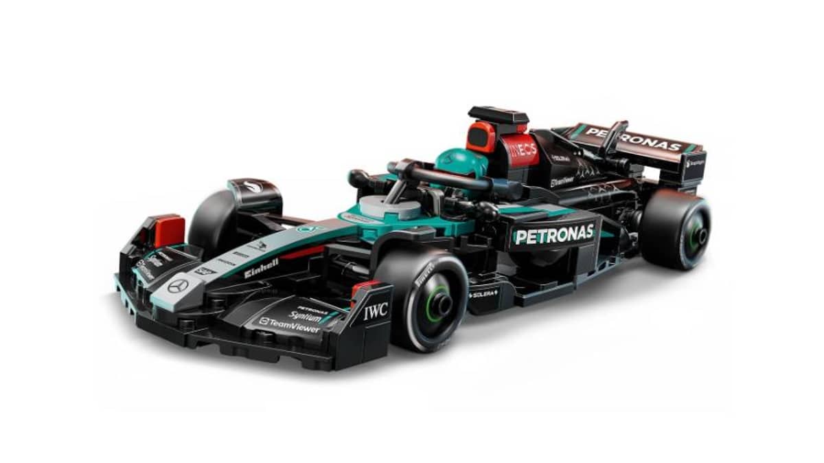 شتر mercedes-amg-f1-w15-race-car