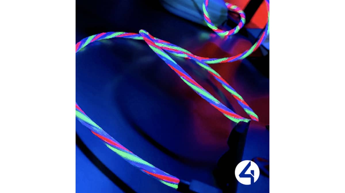 شتر 4gamers-light-up-charging-cables-multiformat-2m-twin-pack